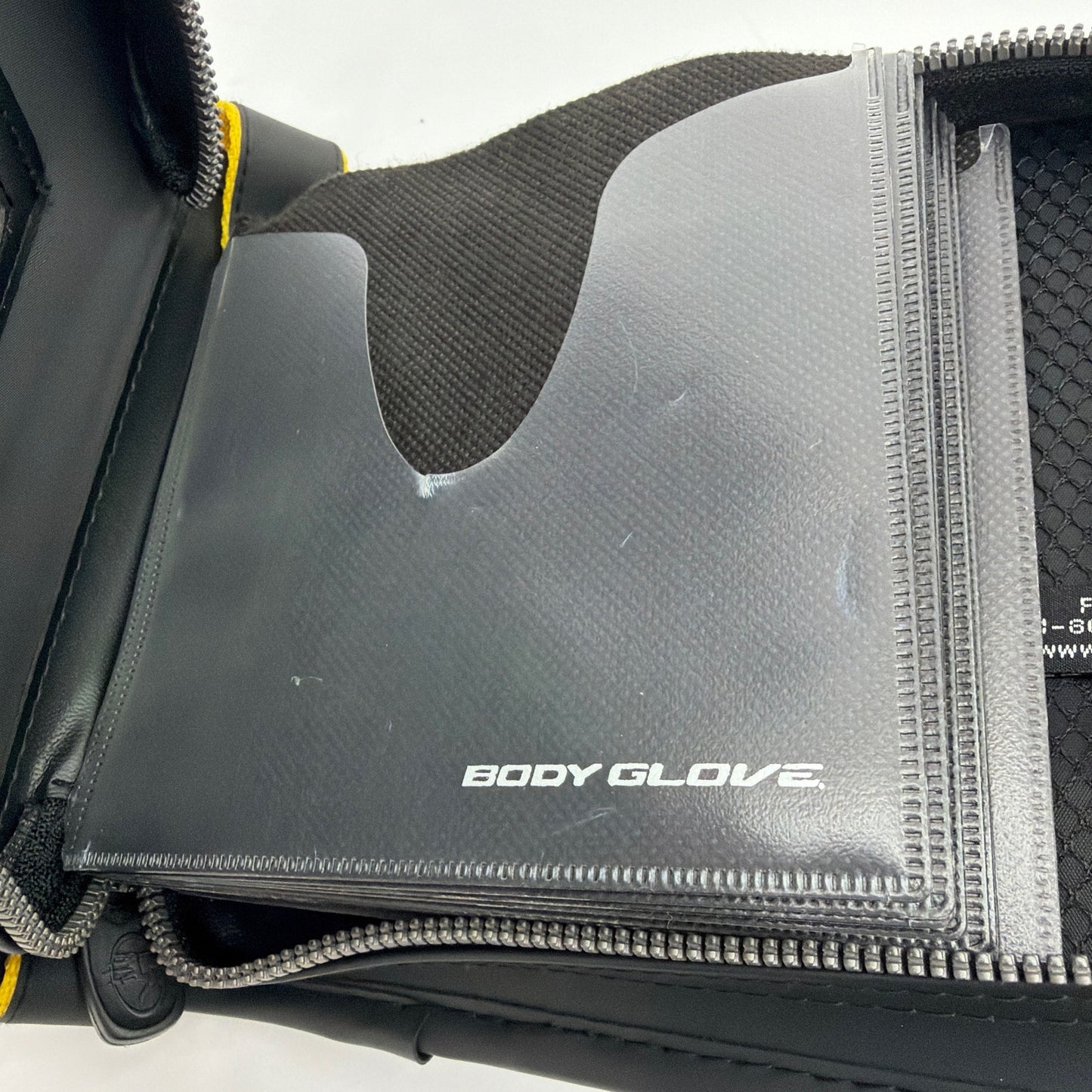 Body Glove Fellowes CD/DVD Zipper Wallet Case Black Yellow