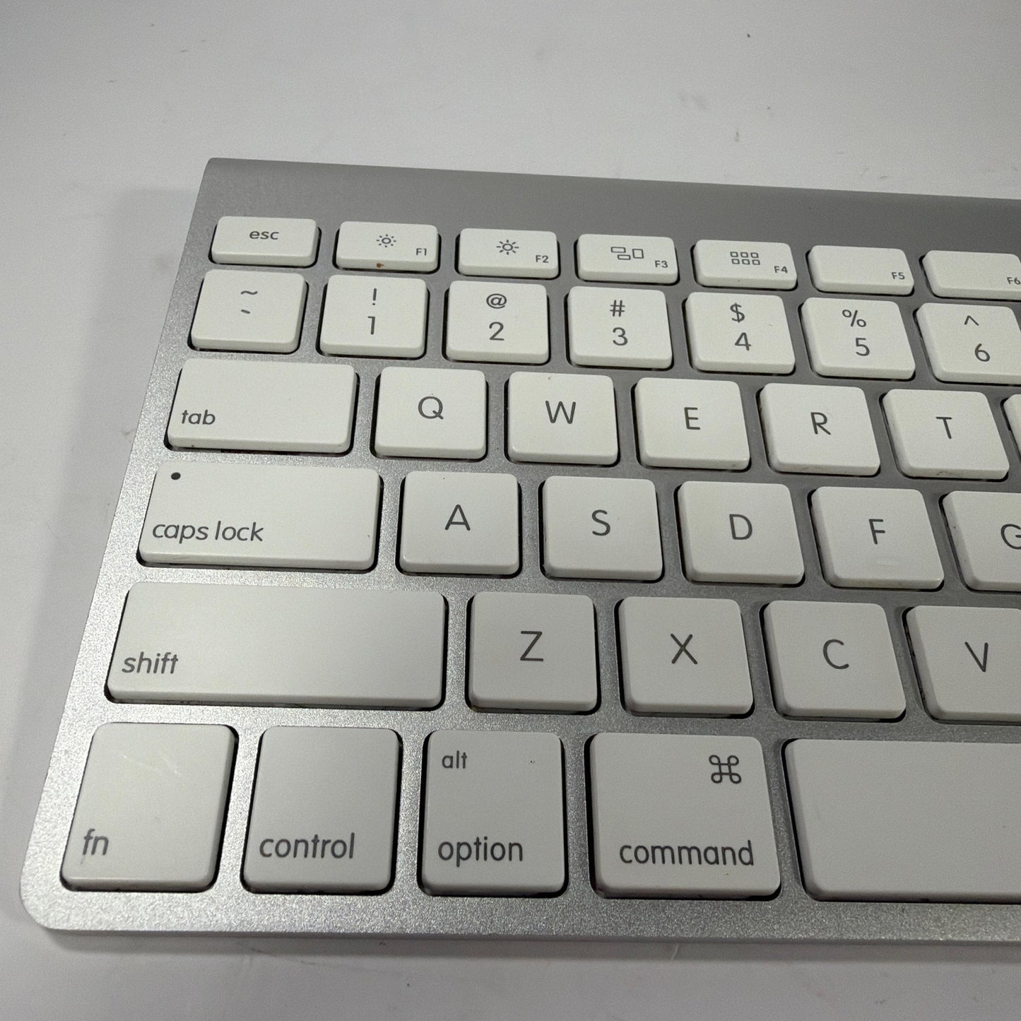 Apple Wireless Bluetooth Keyboard A1314 Silver White
