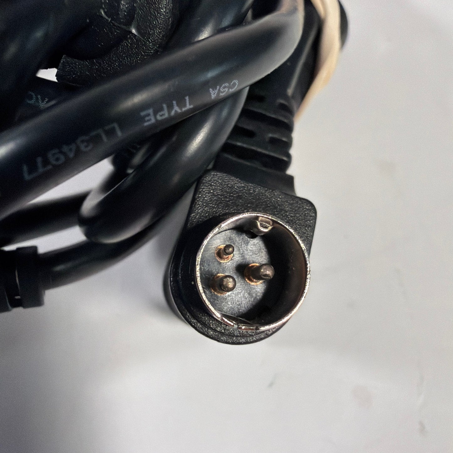 ResMed 369102 90W 24V 3.75A 3-Pin AC Adapter Power Supply