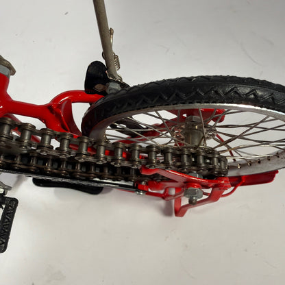 Metal Bicycle Model Figurine With Moving Pedals Red