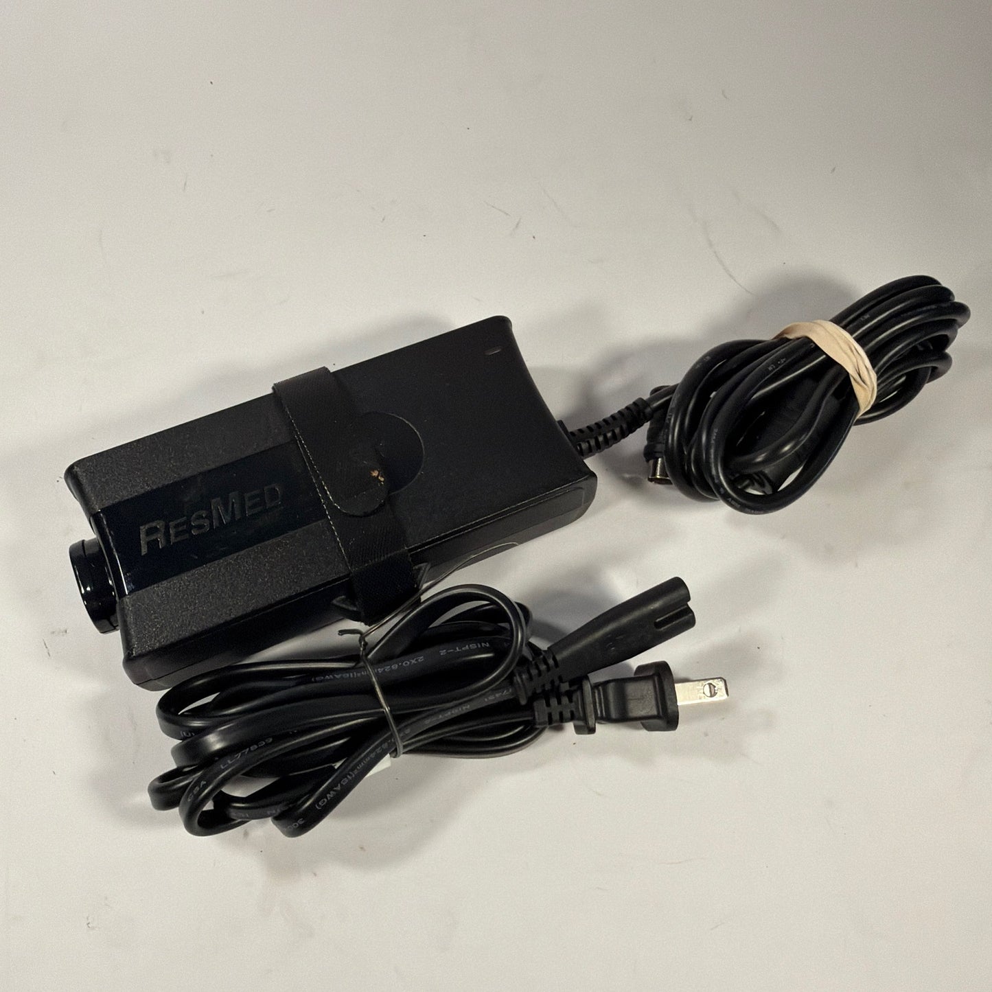ResMed 369102 90W 24V 3.75A 3-Pin AC Adapter Power Supply