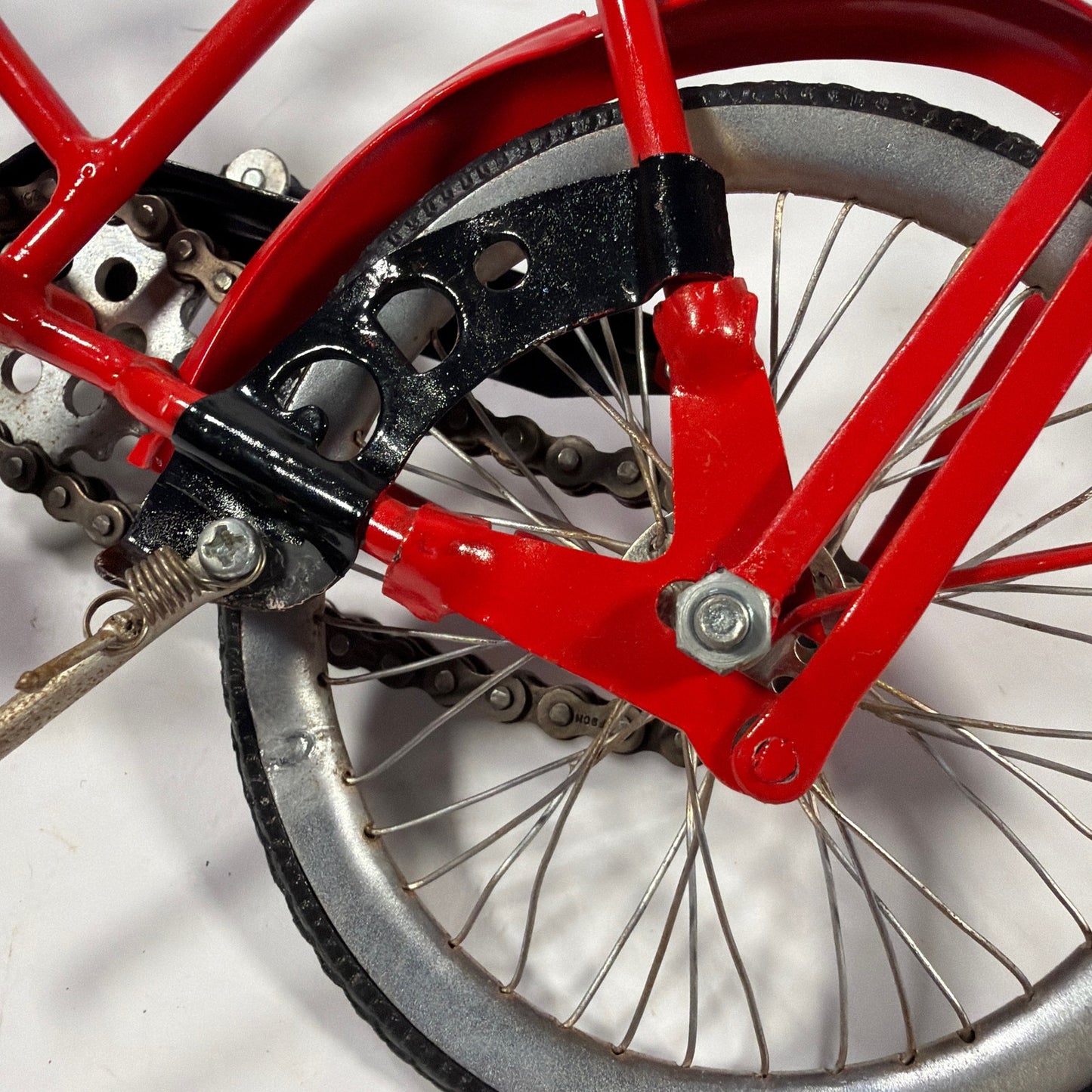 Metal Bicycle Model Figurine With Moving Pedals Red