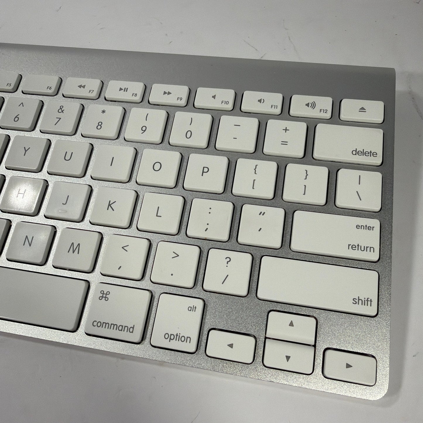 Apple Wireless Bluetooth Keyboard A1314 Silver White