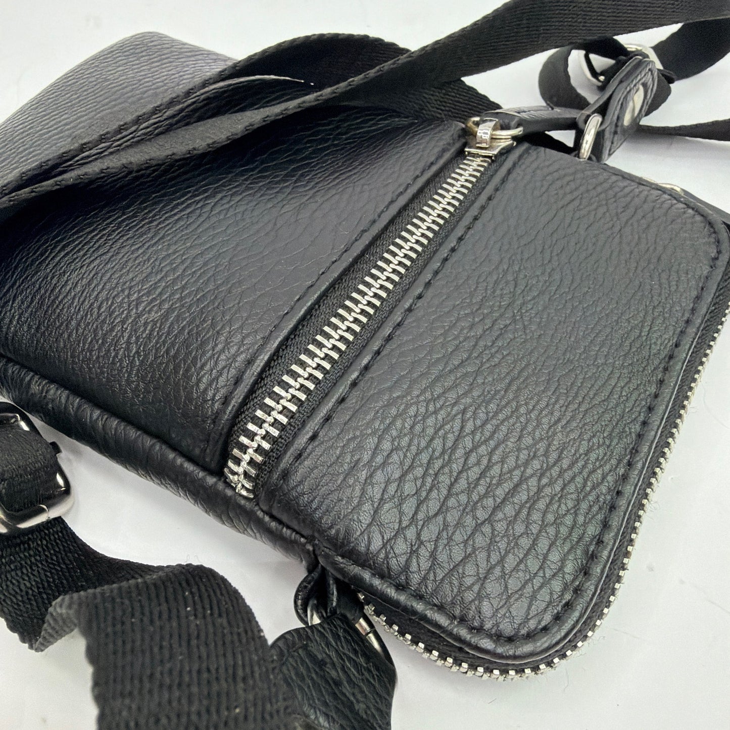 Sondra Roberts Squared Black Leather Crossbody Bag 4.5 x 7.5 x 1