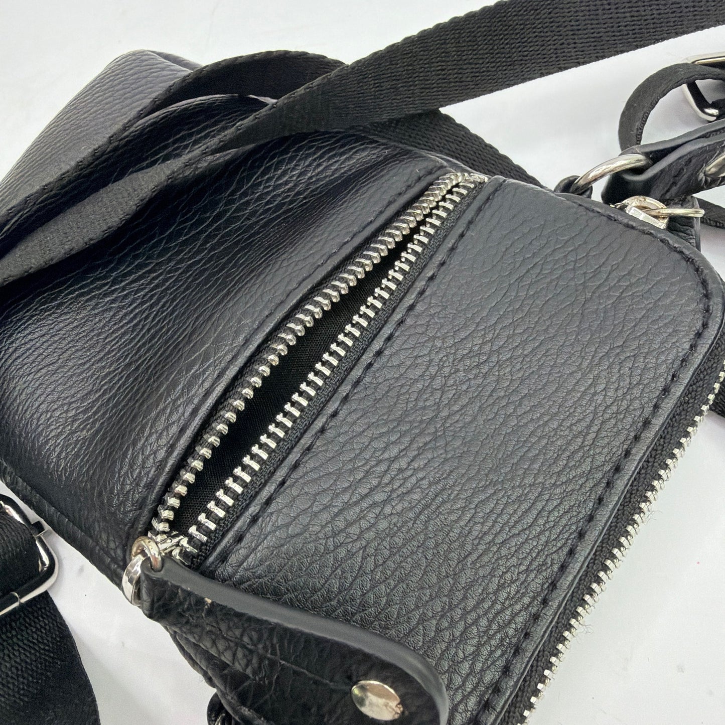 Sondra Roberts Squared Black Leather Crossbody Bag 4.5 x 7.5 x 1