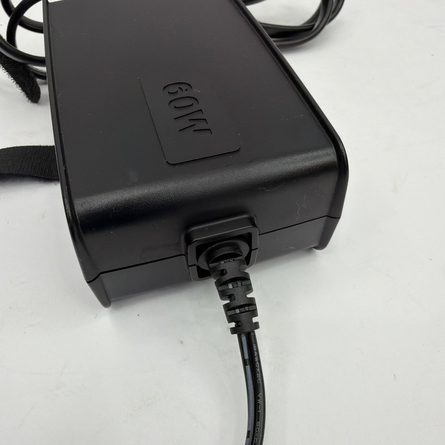 Philips Respironics 60W 12V 5A AC Adapter Power Supply AA24750L-003 REF 1091398