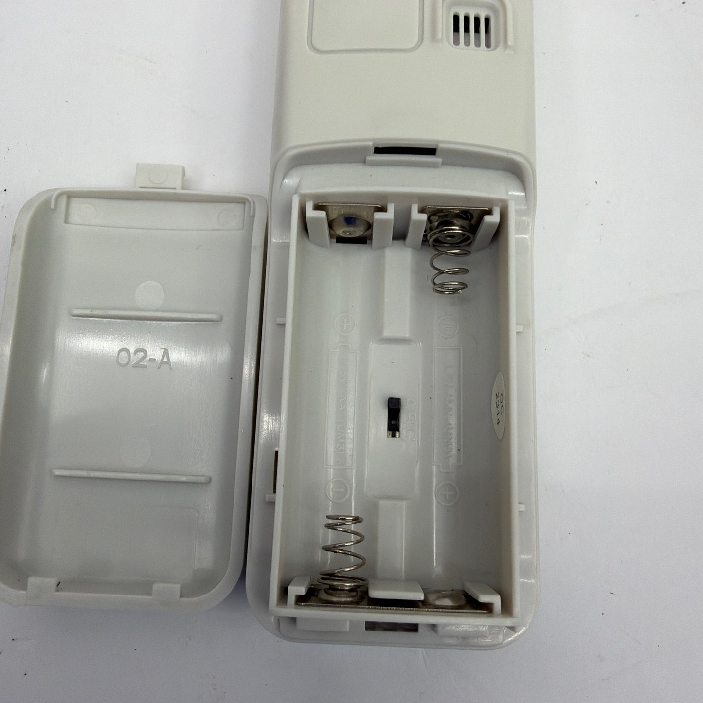 AcuRite 00384 Wireless Indoor/Outdoor Thermometer Display w Sensor & AC Adapter