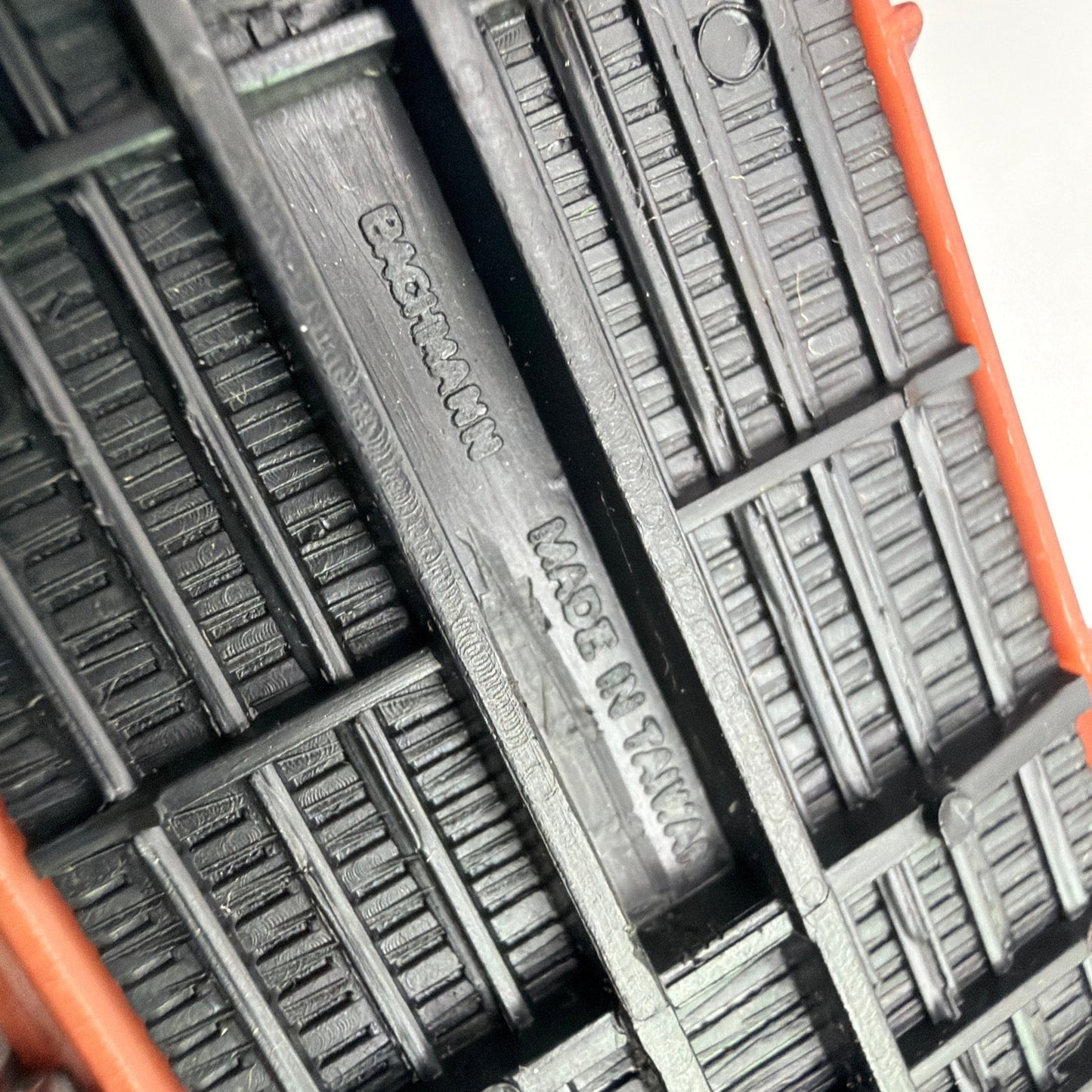 Tyco & Bachmann HO Scale Freight Cars Lot w/ Tyco 24 Trackside Signs & Poles