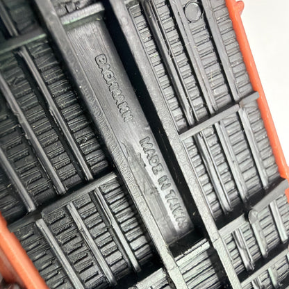 Tyco & Bachmann HO Scale Freight Cars Lot w/ Tyco 24 Trackside Signs & Poles