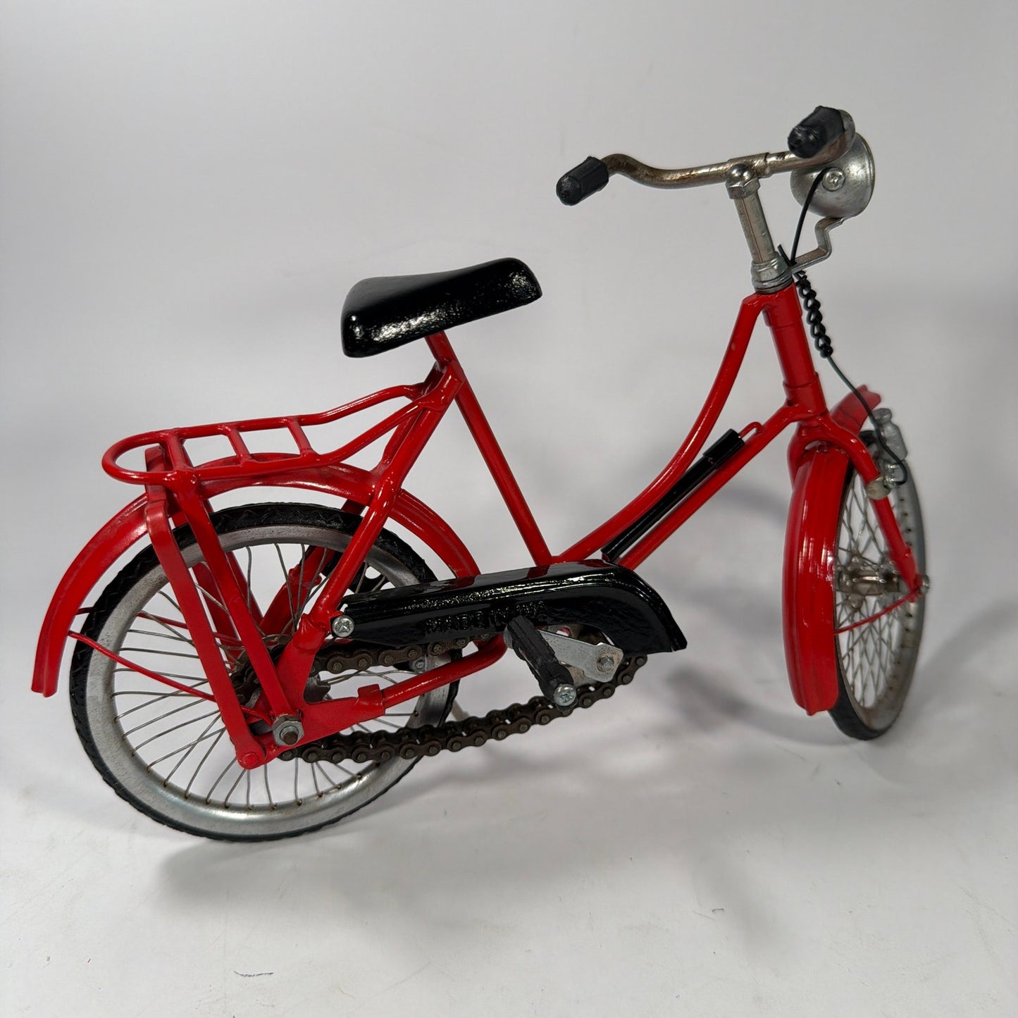 Metal Bicycle Model Figurine With Moving Pedals Red