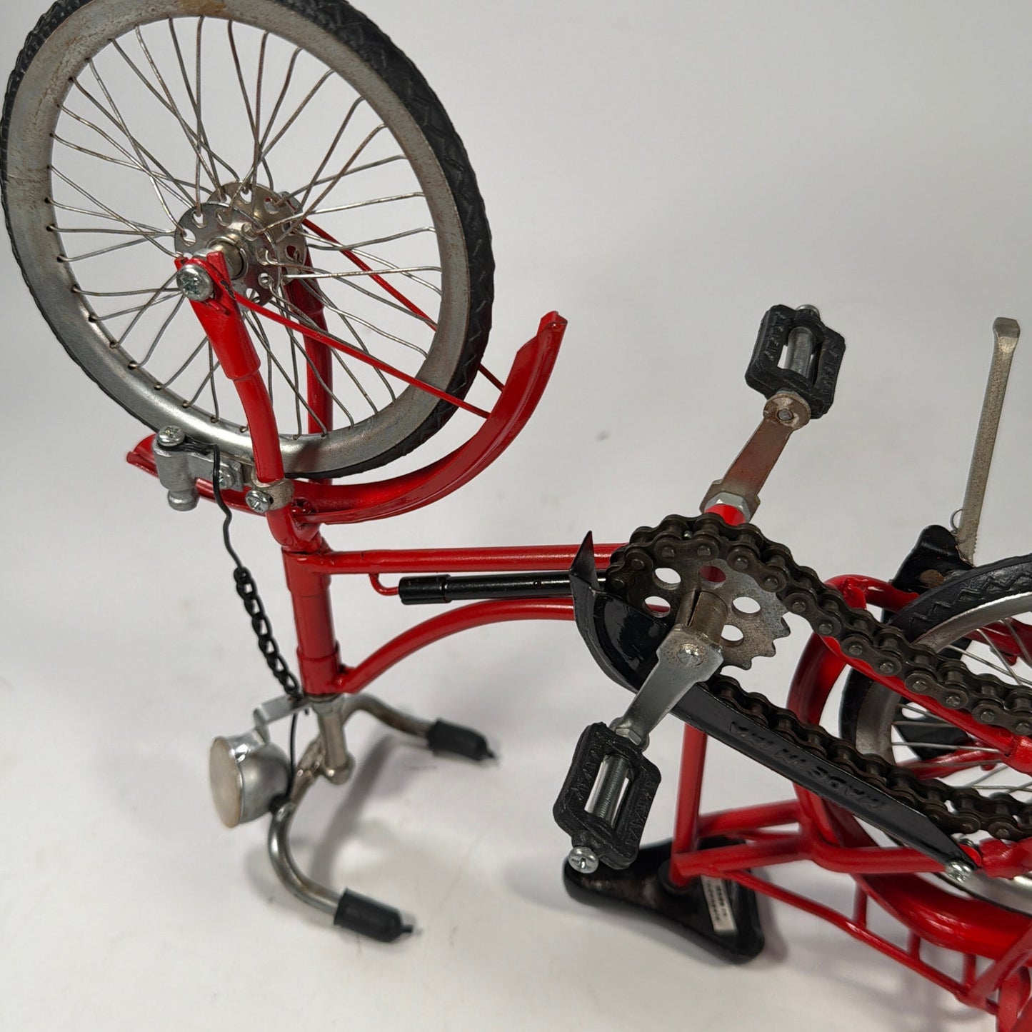 Metal Bicycle Model Figurine With Moving Pedals Red